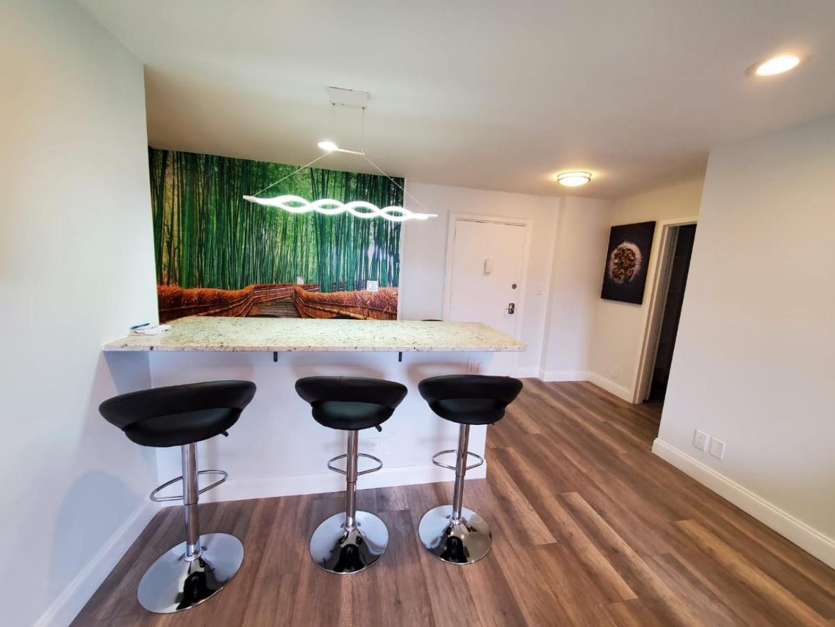 Апартаменти Just Renovated 3 Br/2Bath/ Parking+ Downtown View Атланта Екстер'єр фото