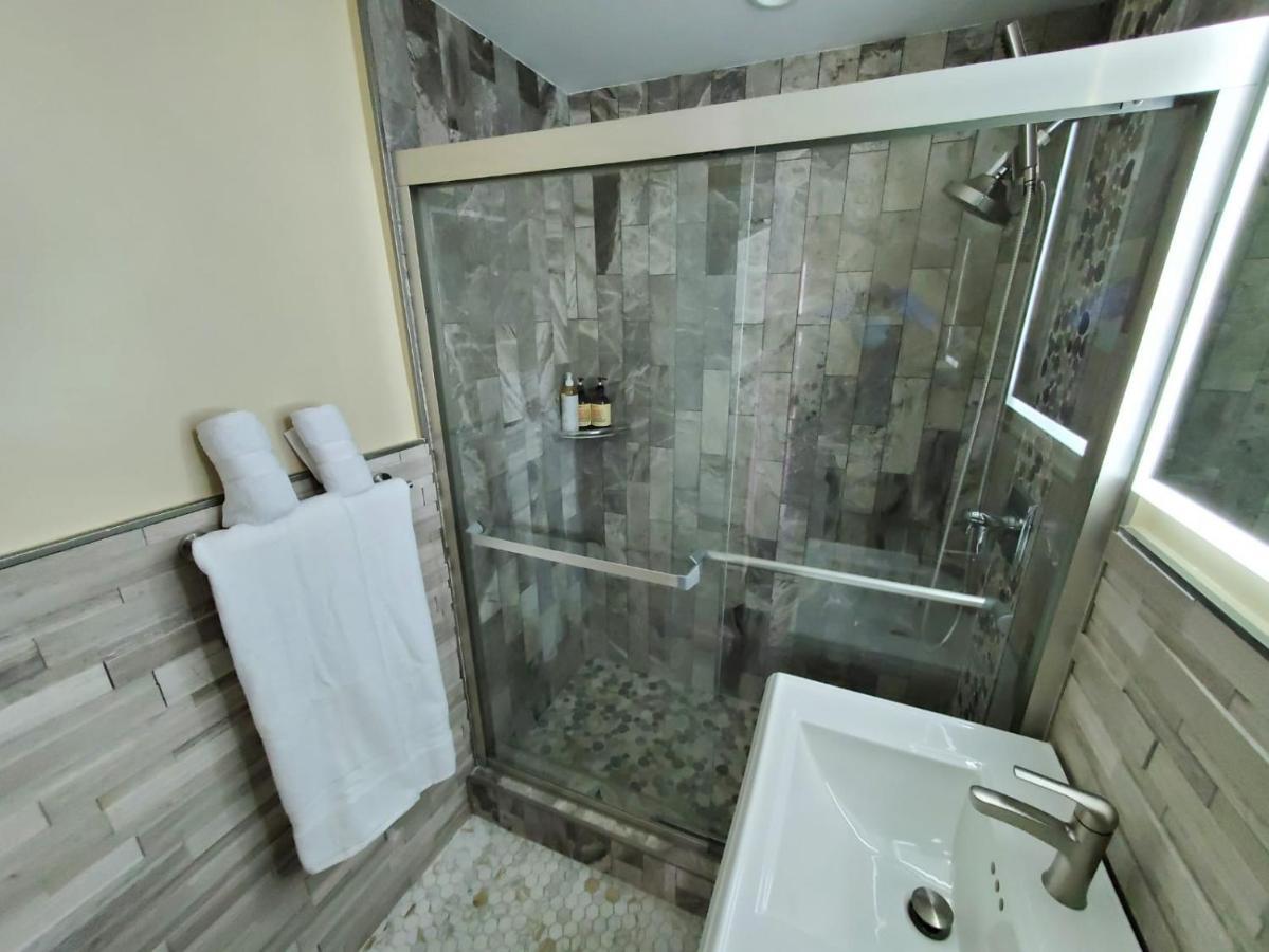Апартаменти Just Renovated 3 Br/2Bath/ Parking+ Downtown View Атланта Екстер'єр фото