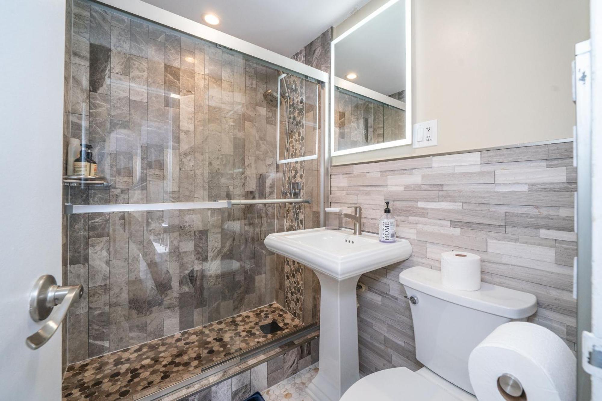 Апартаменти Just Renovated 3 Br/2Bath/ Parking+ Downtown View Атланта Екстер'єр фото