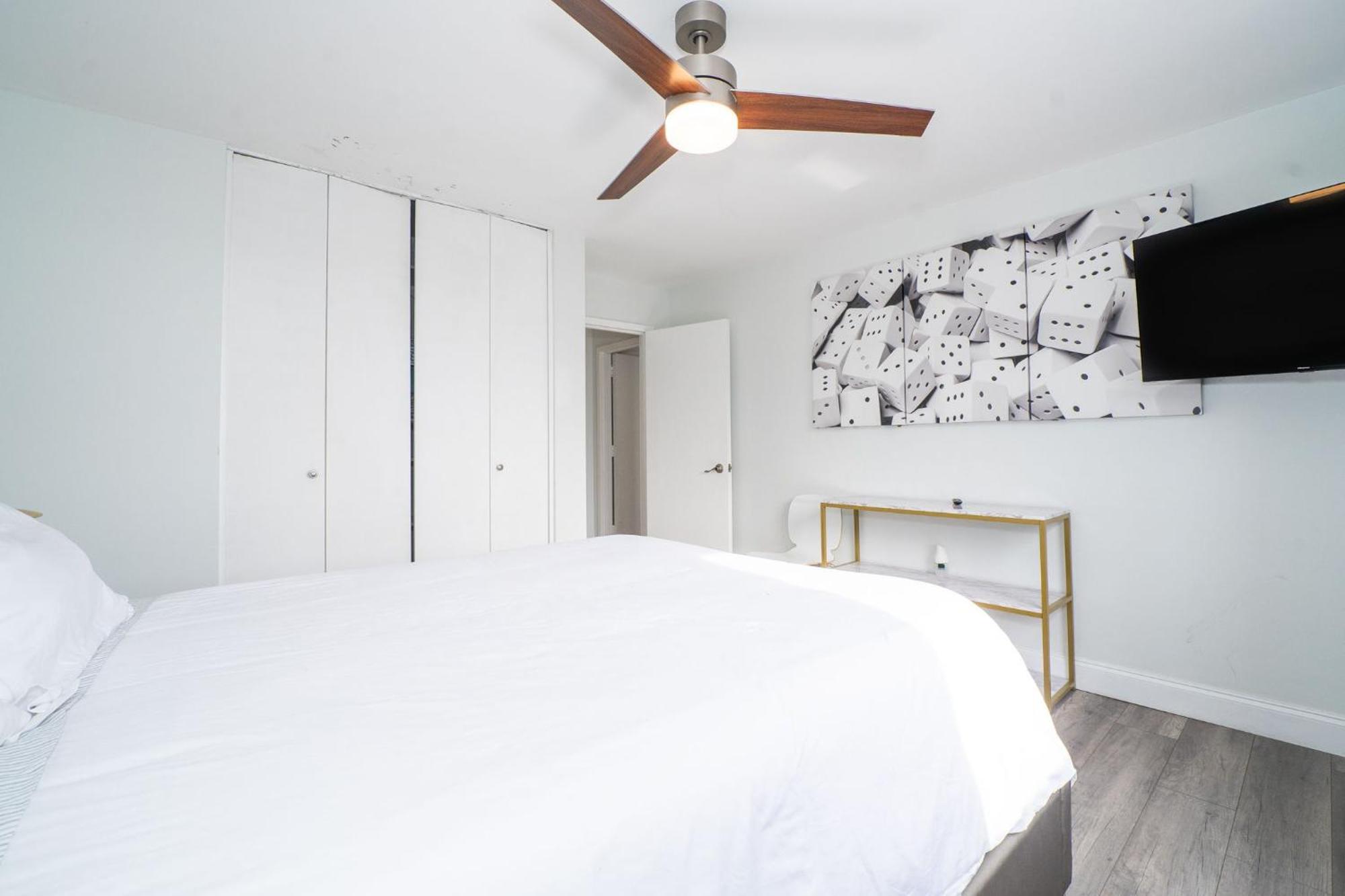 Апартаменти Just Renovated 3 Br/2Bath/ Parking+ Downtown View Атланта Екстер'єр фото