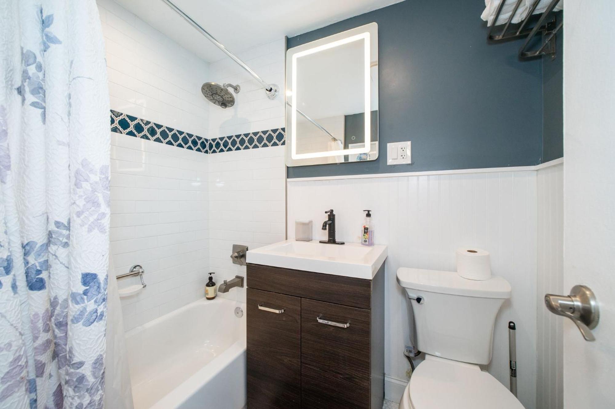 Апартаменти Just Renovated 3 Br/2Bath/ Parking+ Downtown View Атланта Екстер'єр фото