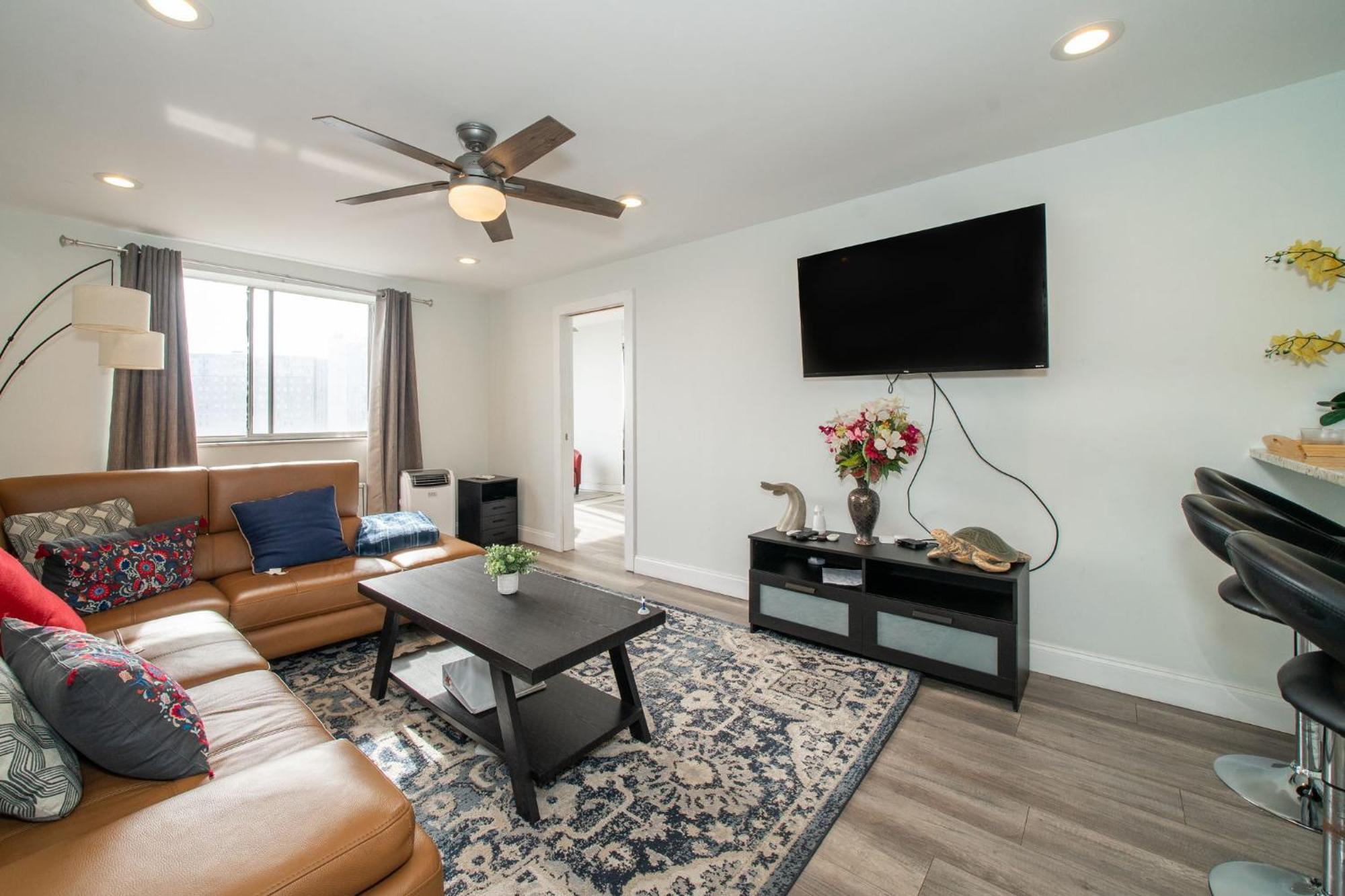 Апартаменти Just Renovated 3 Br/2Bath/ Parking+ Downtown View Атланта Екстер'єр фото