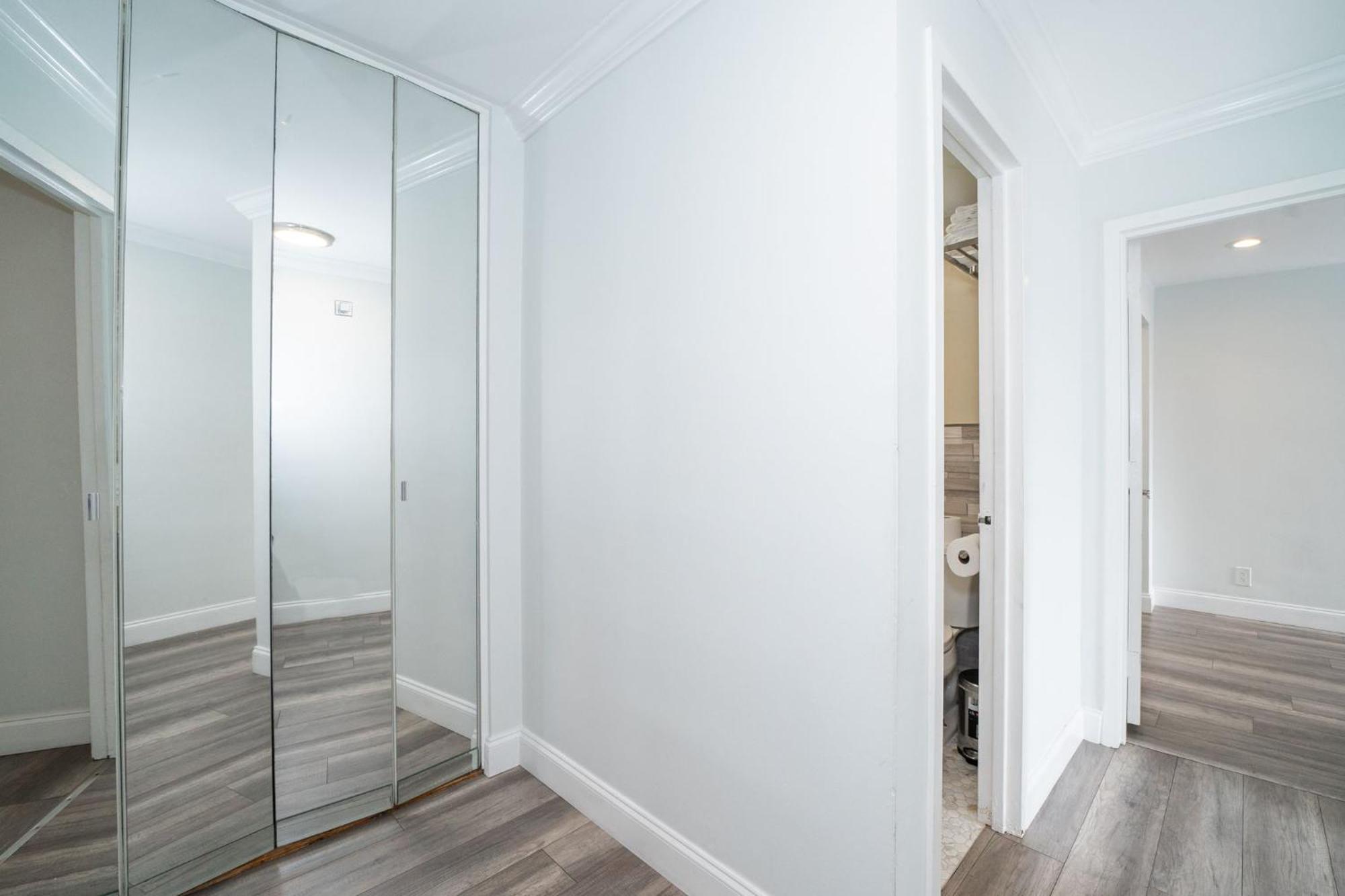 Апартаменти Just Renovated 3 Br/2Bath/ Parking+ Downtown View Атланта Екстер'єр фото
