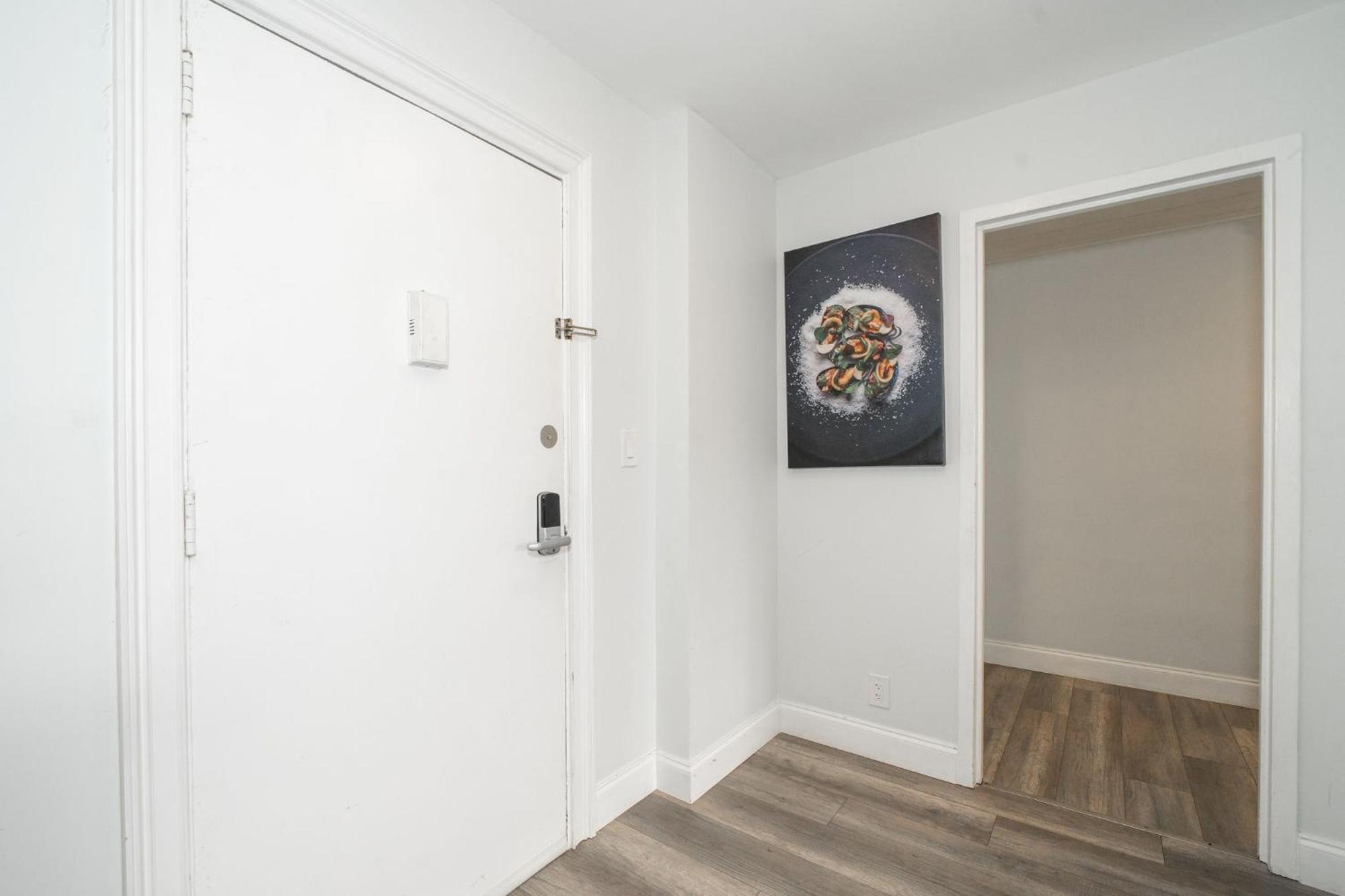 Апартаменти Just Renovated 3 Br/2Bath/ Parking+ Downtown View Атланта Екстер'єр фото
